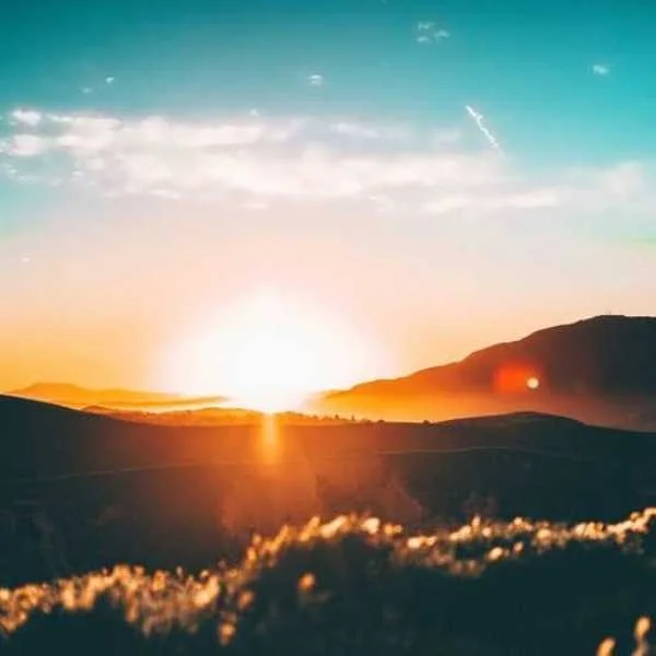 دانلود آهنگ طلوع من وقتی غروب پر بزنه موقع رفتن منه